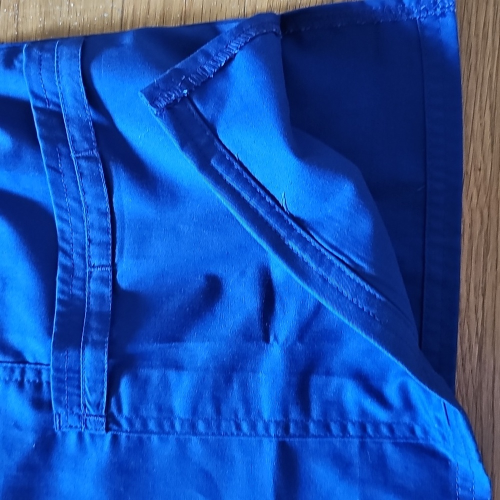 Cherokee Galaxy Blue Short Sleeve VNeck Medical Scrub Top Women's Size Large NWT - Picture 10 of 15